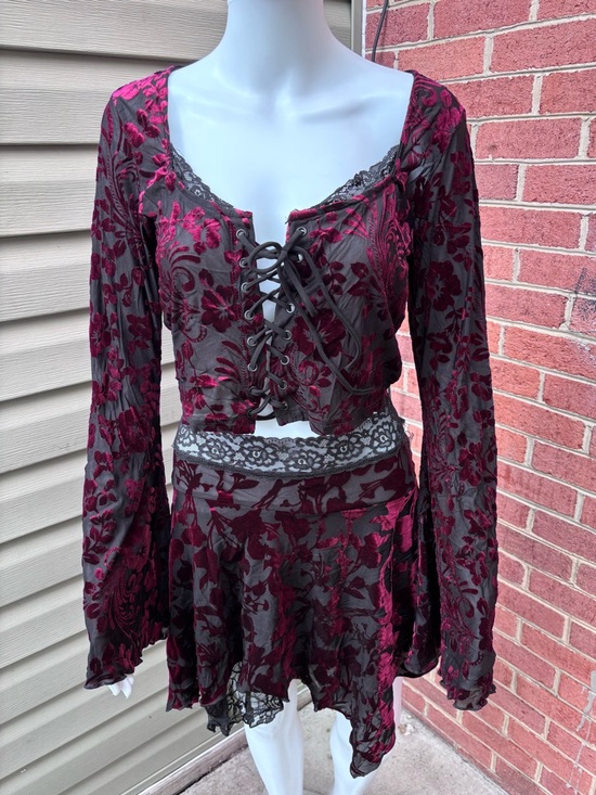 Dolls Kill Dresses & Skirts - DOLLS KILL WIDOW RED BLACK LACE UP BELL SLEEVE TWO PIECE SKIRT SET SIZE XXL